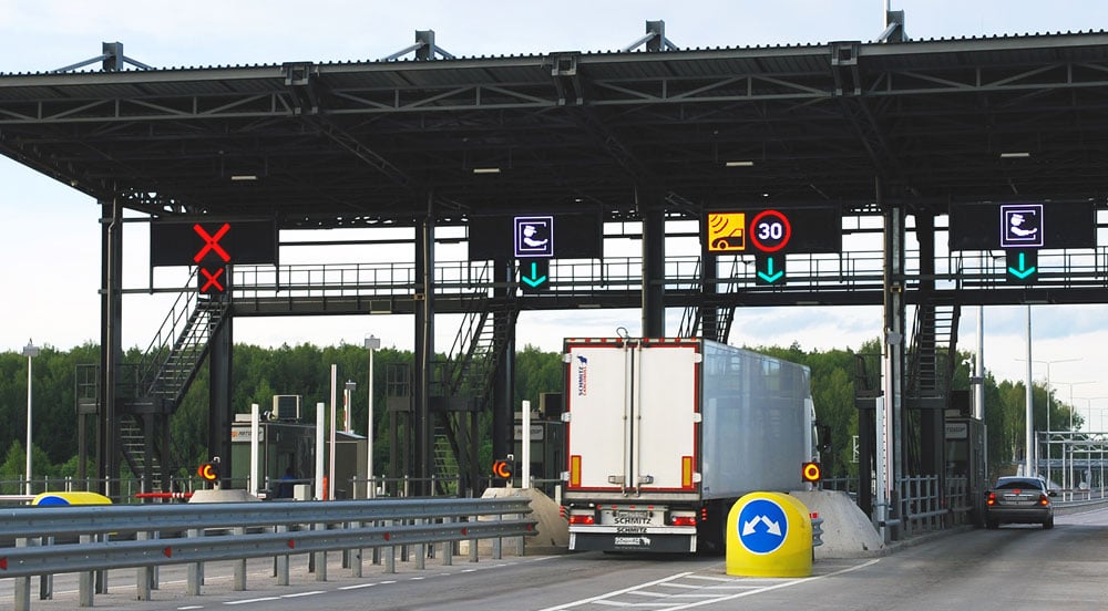 Receber vale-pedágio na tag: 4 vantagens para os caminhoneiros