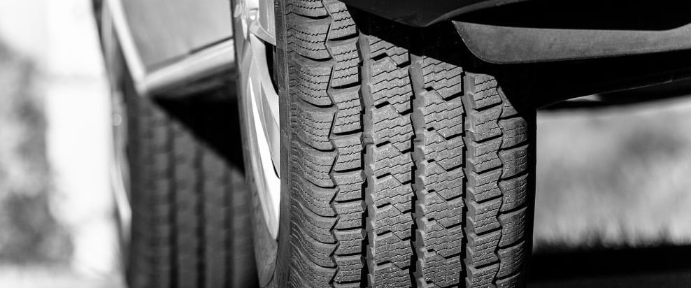 3 principais razões para NÃO dirigir com o pneu careca