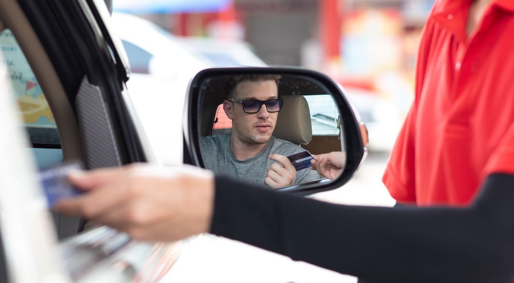 Como o Sem Parar Cartão Combustível garante economia para frotas?